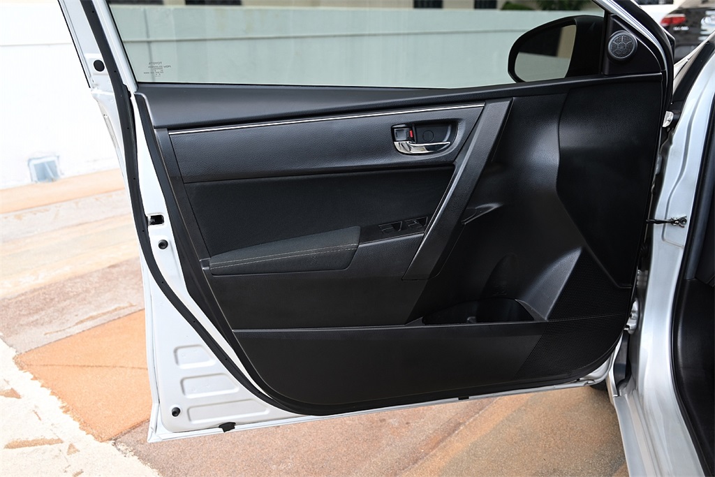 2019 Toyota Corolla L photo 16
