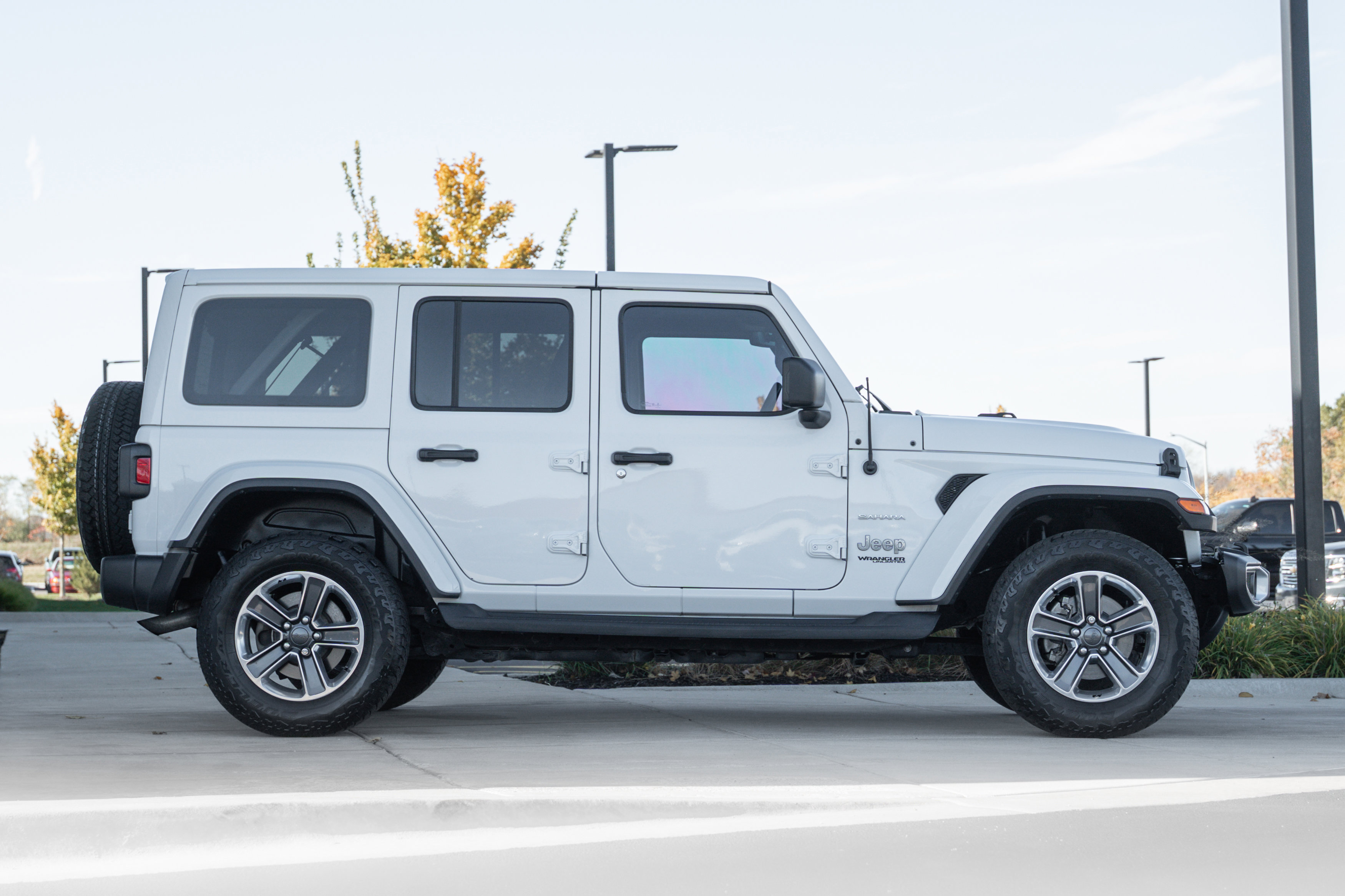 2019 Jeep Wrangler Unlimited Sahara photo 2