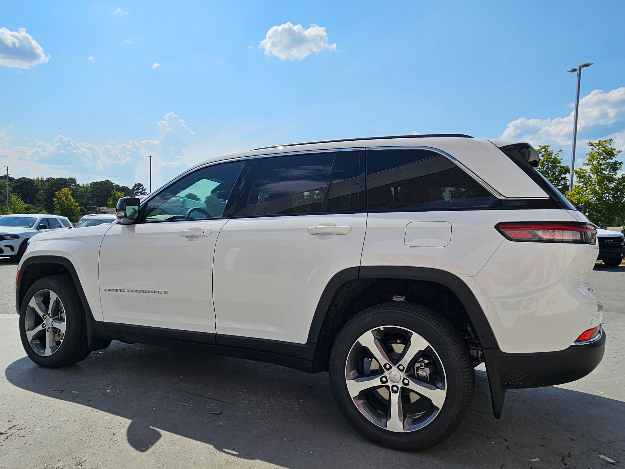 2025 Jeep Grand Cherokee Limited photo 5