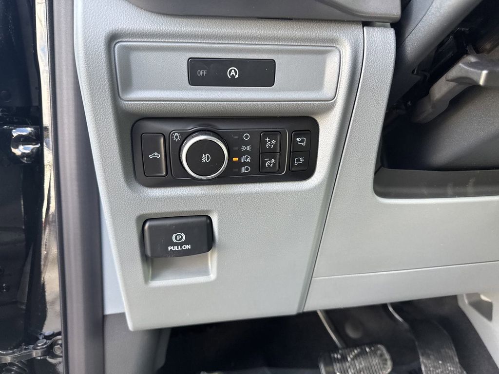 2025 Ford F-150 XLT photo 18