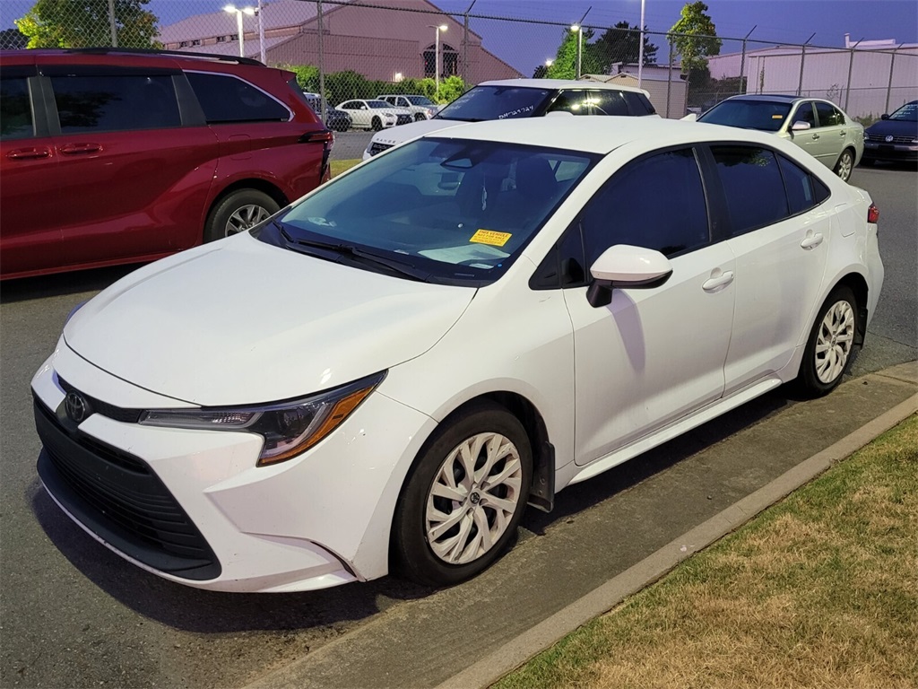 2023 Toyota Corolla LE photo 2