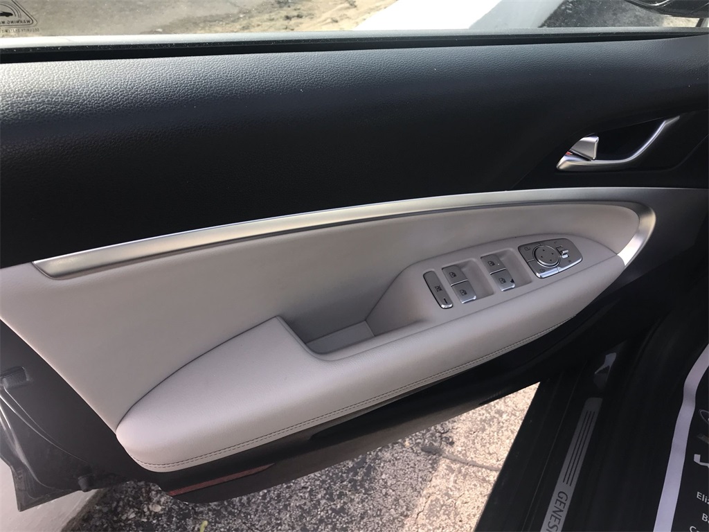 2023 Genesis G70 2.0T photo 4