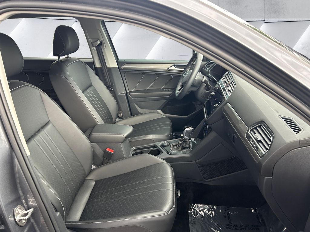 2024 Volkswagen Tiguan SE photo 13