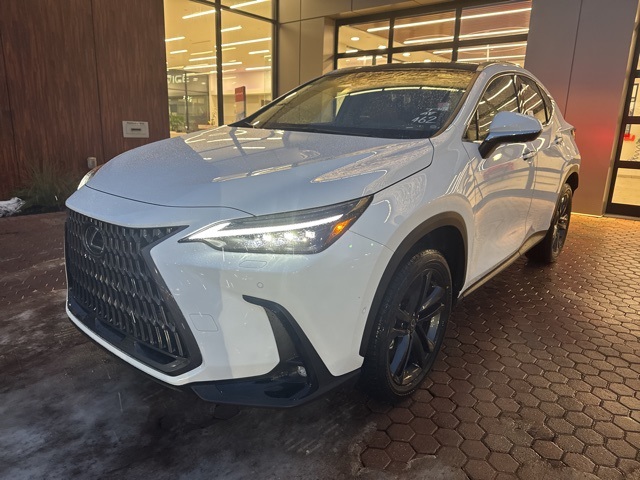 2026 Lexus NX PHEV 450h+'s photo