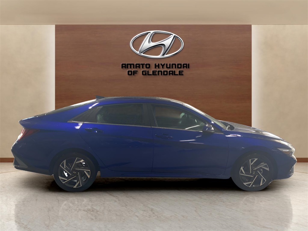 2025 Hyundai Elantra Limited photo 4