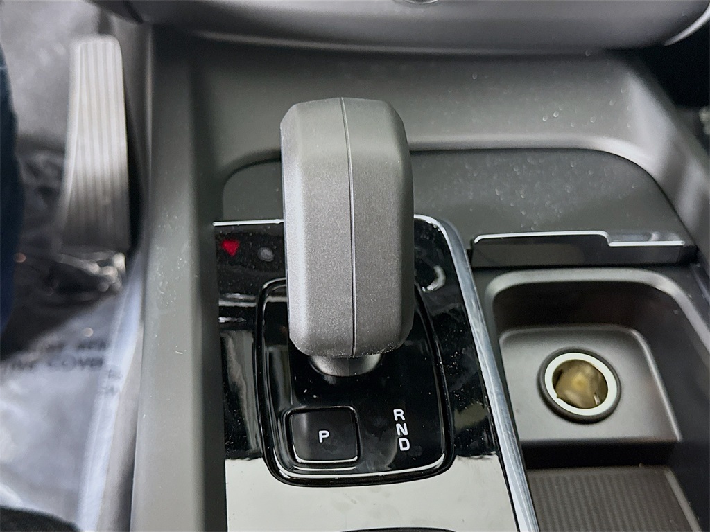 2025 Volvo XC60 B5 Core photo 16