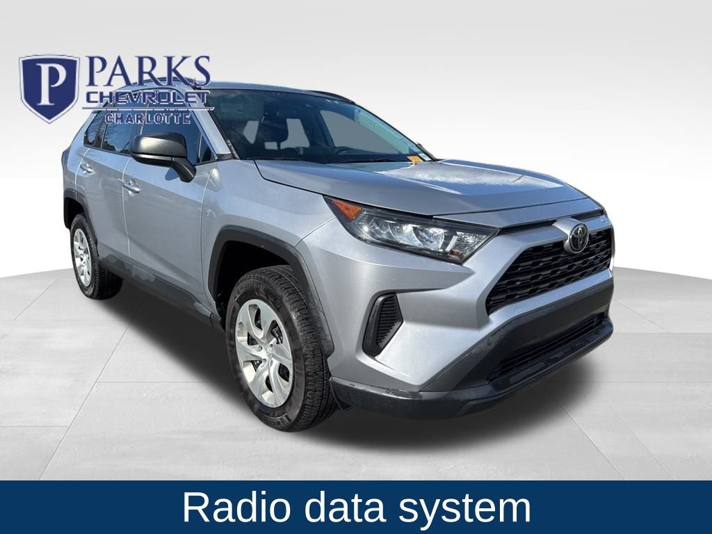 2021 Toyota RAV4 LE's photo