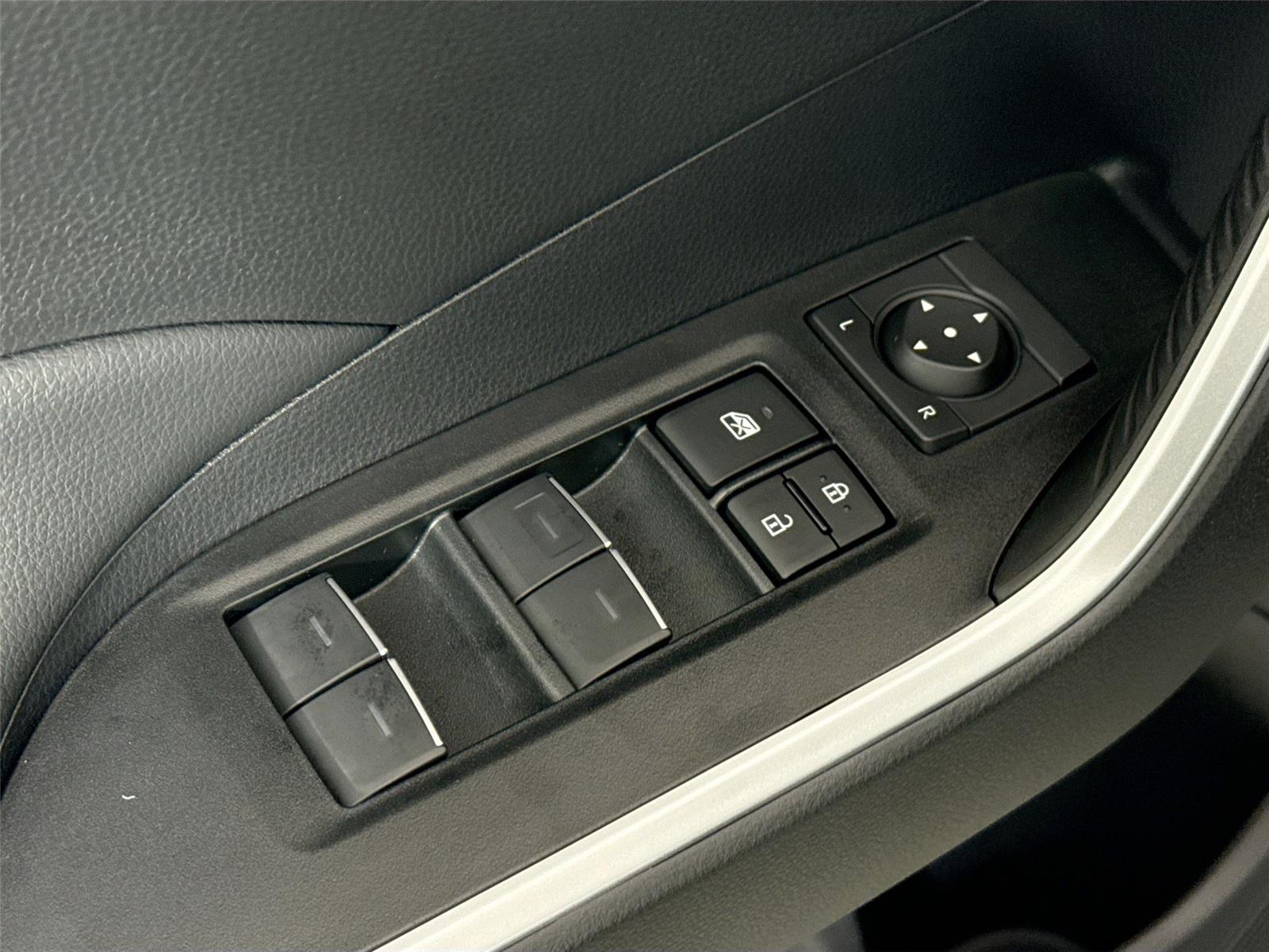 2025 Toyota RAV4 Hybrid XLE Premium photo 27