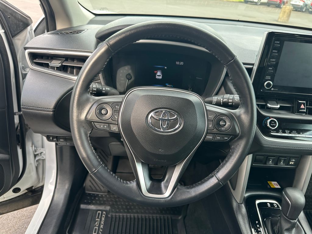 2022 Toyota Corolla Cross XLE photo 19