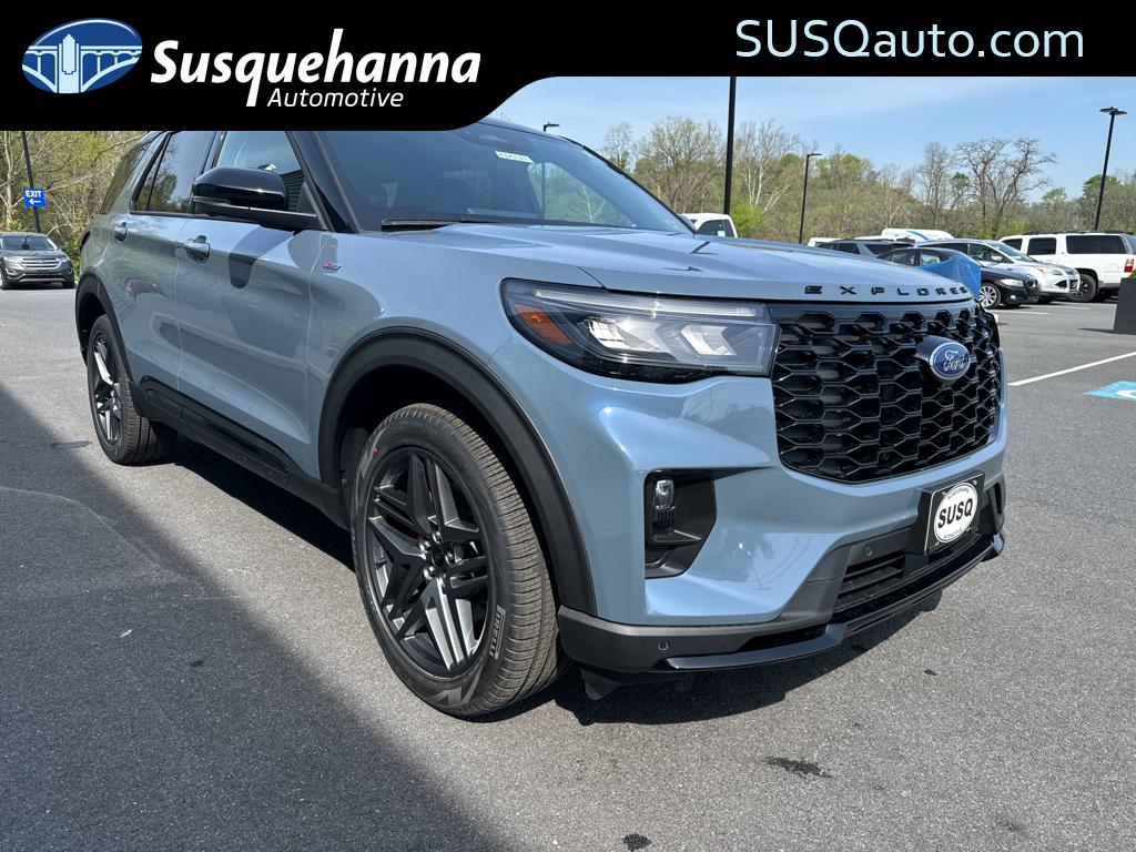 2025 Ford Explorer ST-LINE's photo
