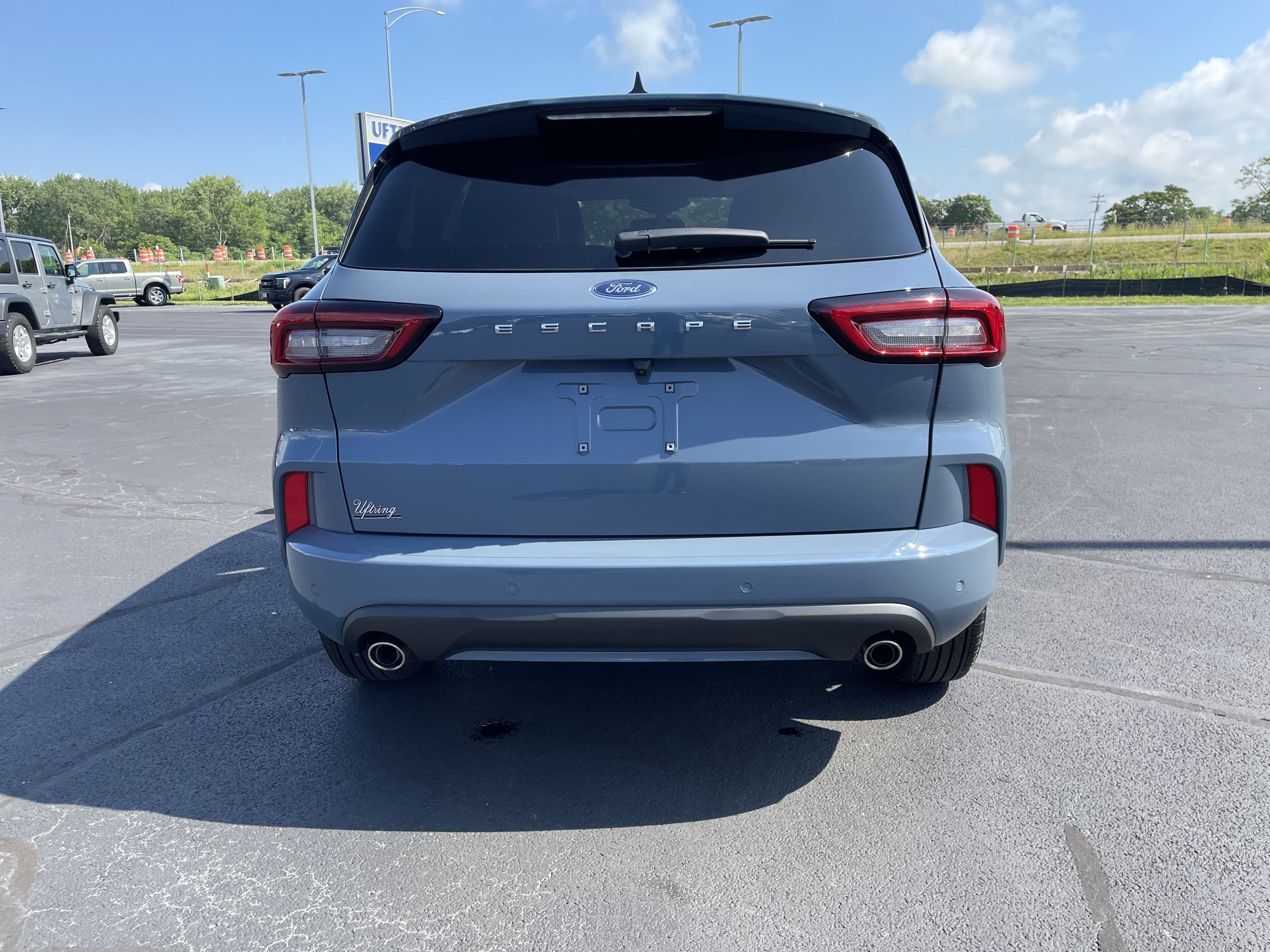 2024 Ford Escape ST-Line photo 2