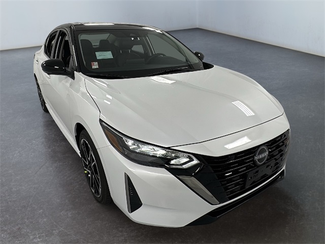 2025 Nissan Sentra SR's photo