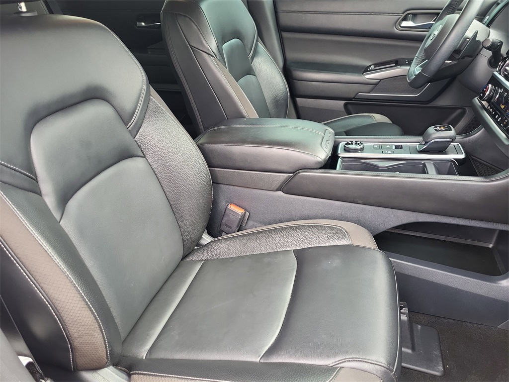 2023 Nissan Pathfinder SL photo 12
