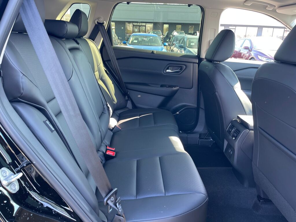 2026 Nissan Rogue SV photo 14