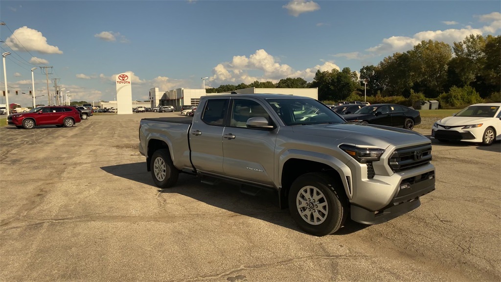 2025 Toyota Tacoma SR5 4x4 Double Cab photo 2