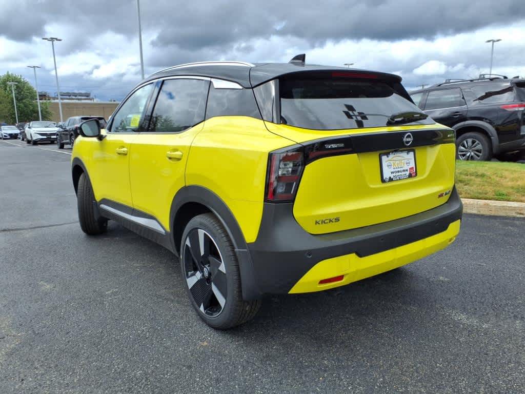 2025 Nissan Kicks SR photo 2