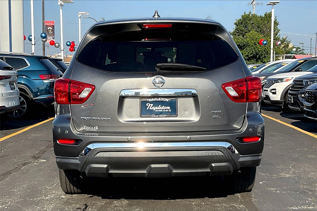 2019 Nissan Pathfinder SL photo 3