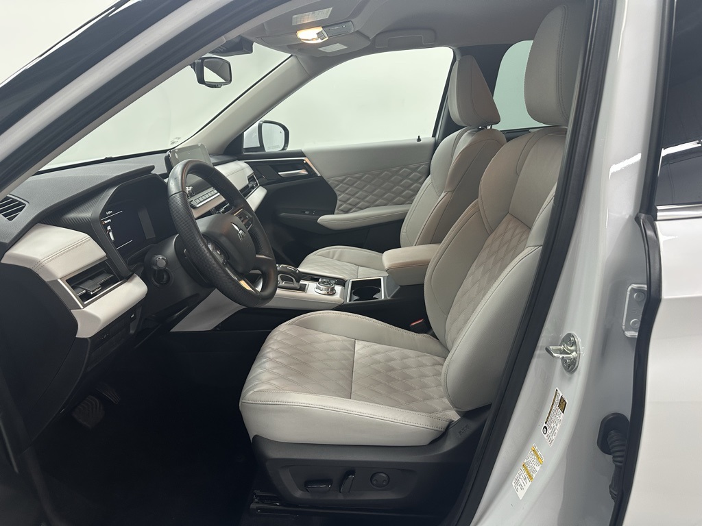 2023 Mitsubishi Outlander SEL photo 12