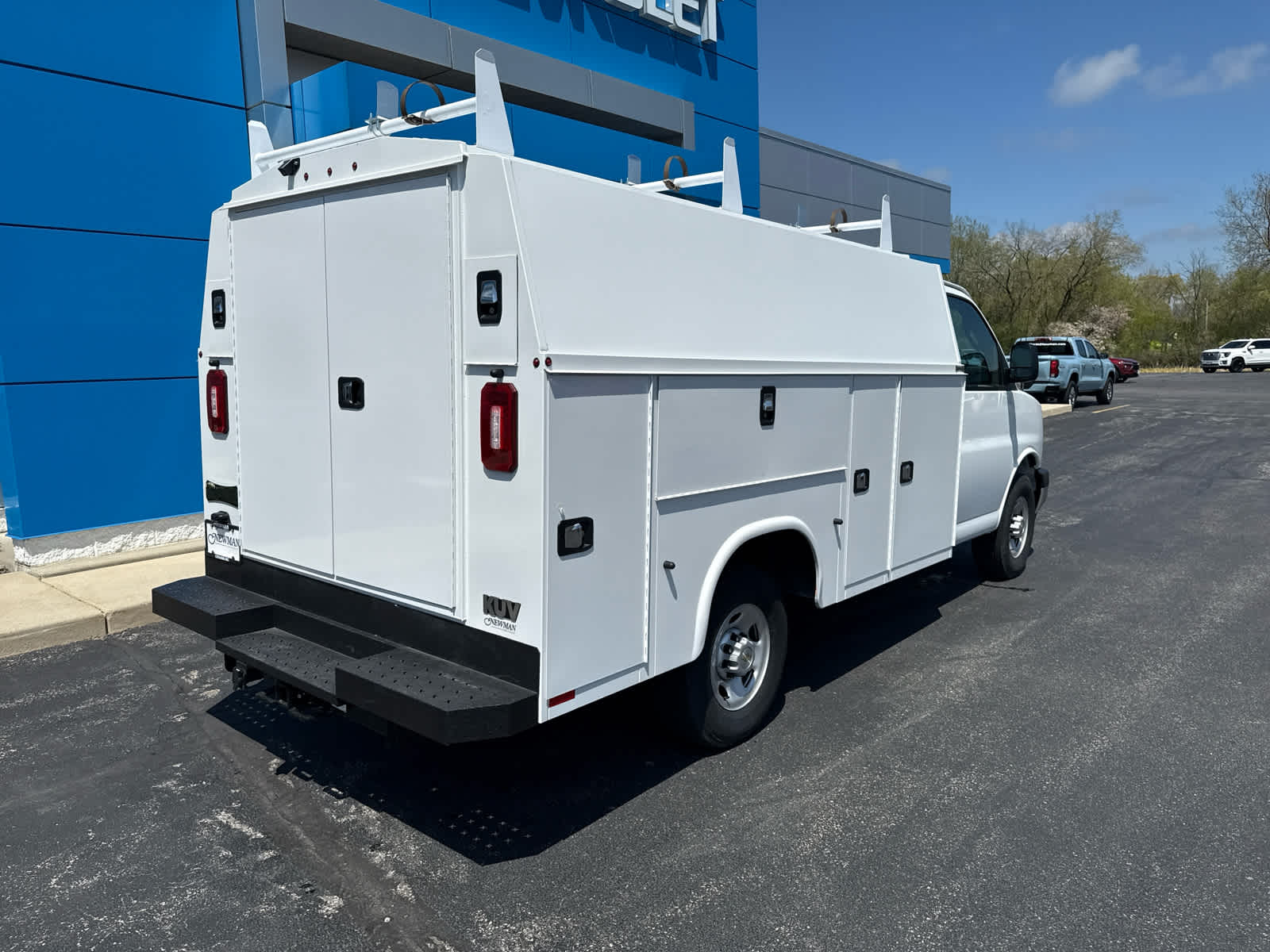 2024 Chevrolet Express Cutaway Base photo 11