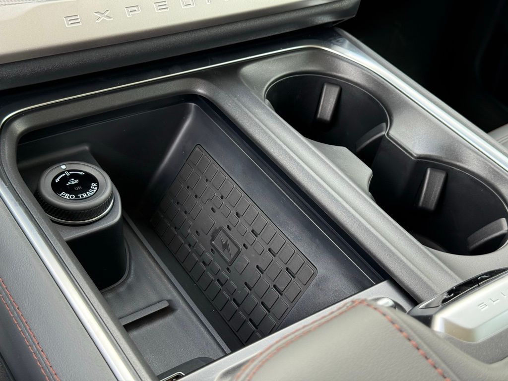 2025 Ford Expedition MAX photo 10