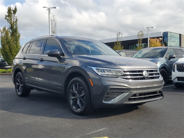 2023 Volkswagen Tiguan SE photo 3