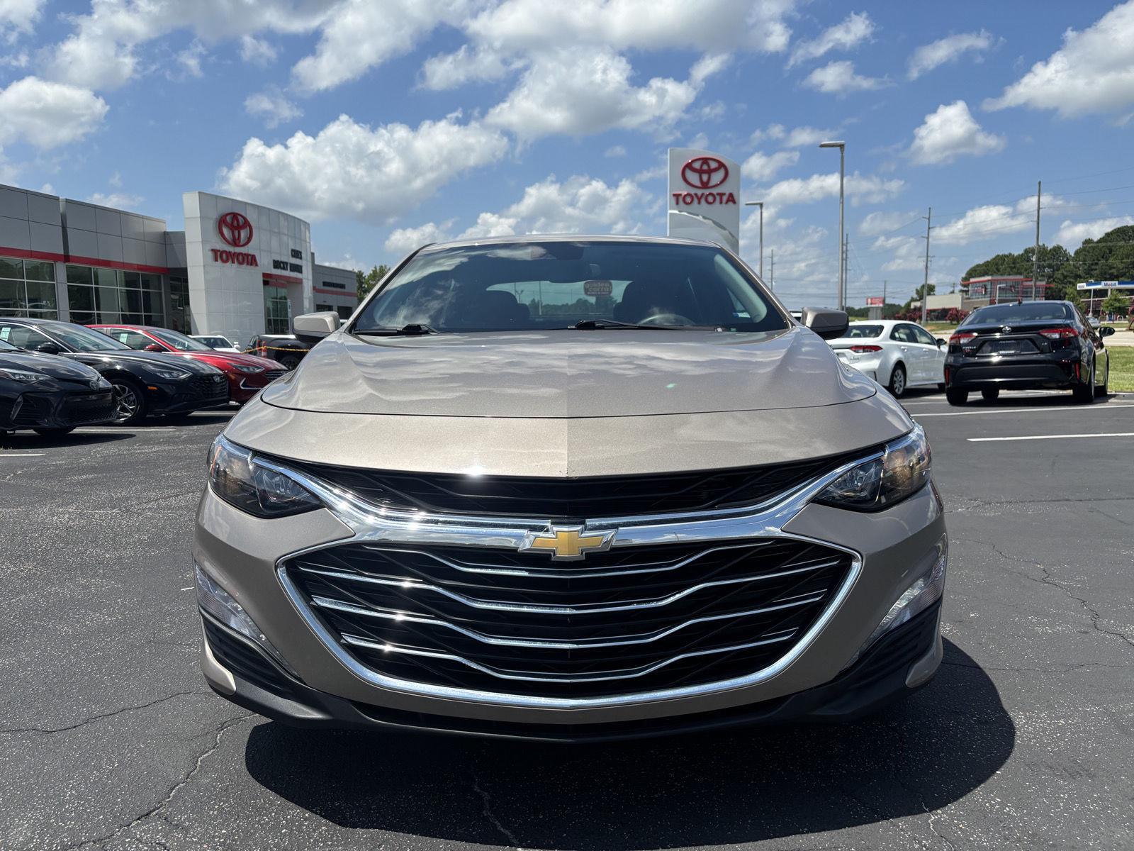 2023 Chevrolet Malibu 1LT photo 2