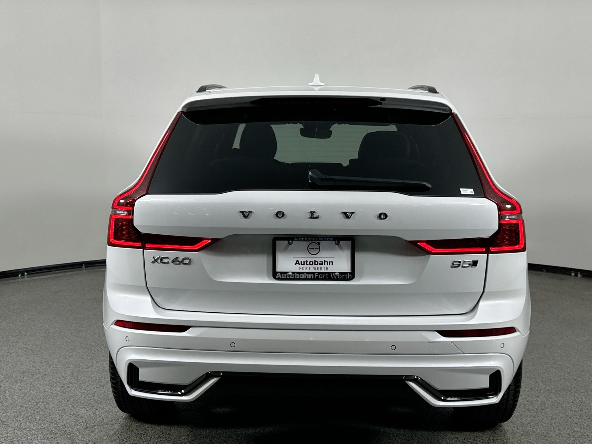 2026 Volvo XC60 B5 Core photo 5