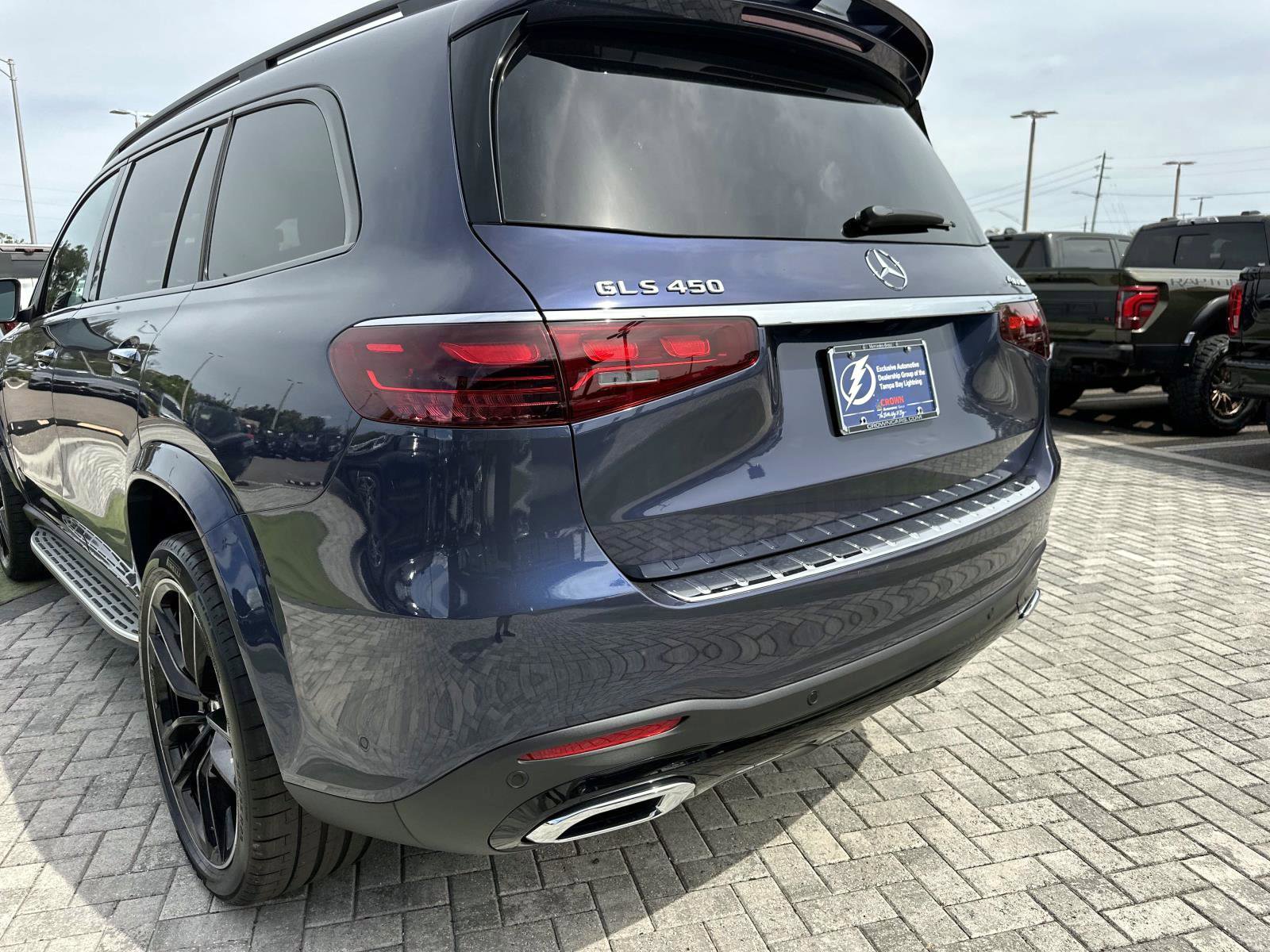 2026 Mercedes Benz GLS 450 4MATIC photo 3