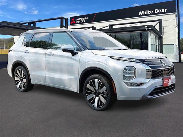 2025 Mitsubishi Outlander SEL's photo