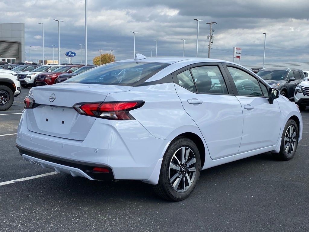 2025 Nissan Versa 1.6 SV photo 3