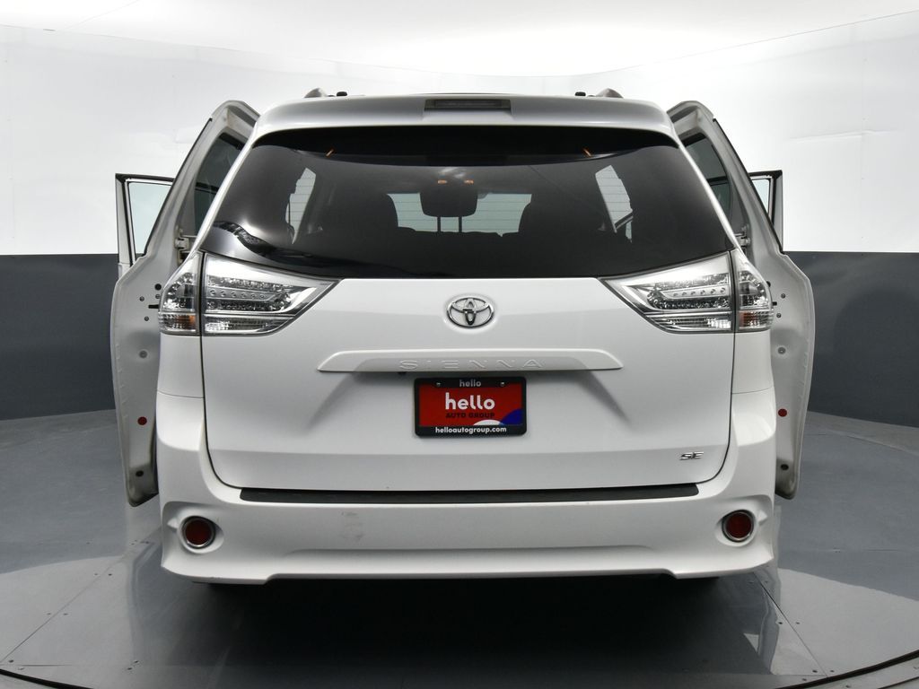 2017 Toyota Sienna SE photo 30