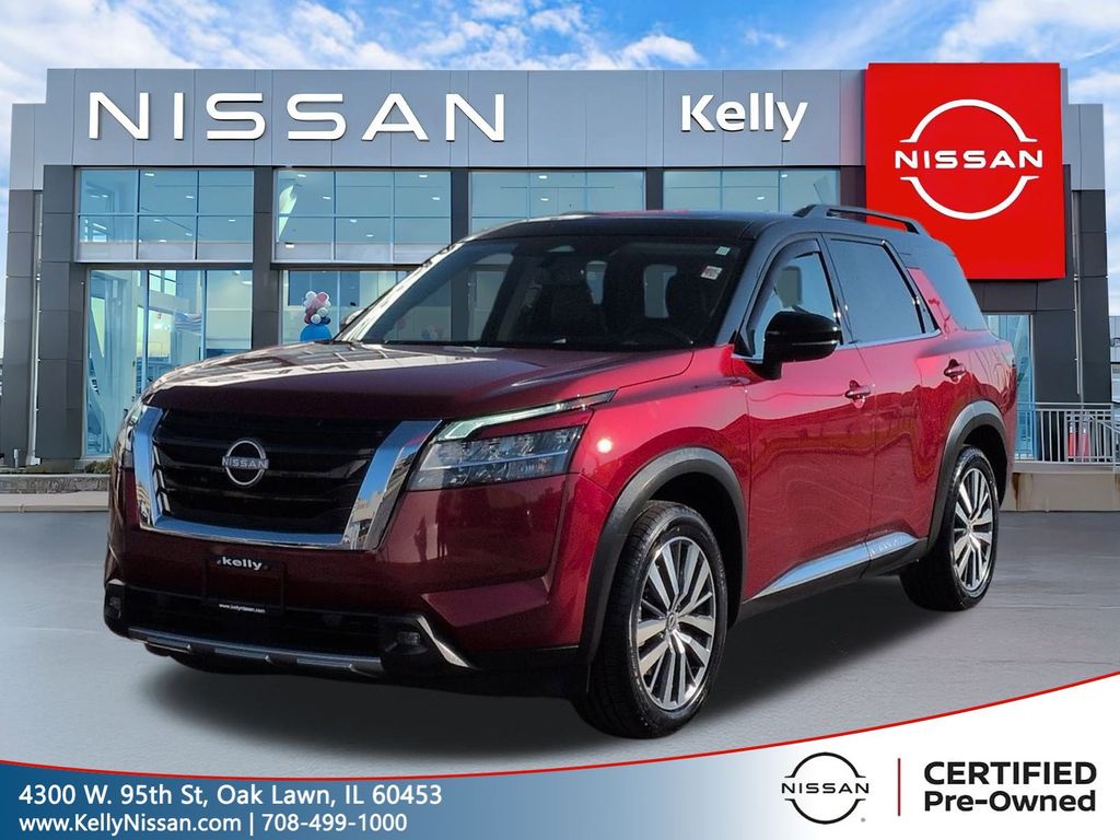 2022 Nissan Pathfinder Platinum's photo