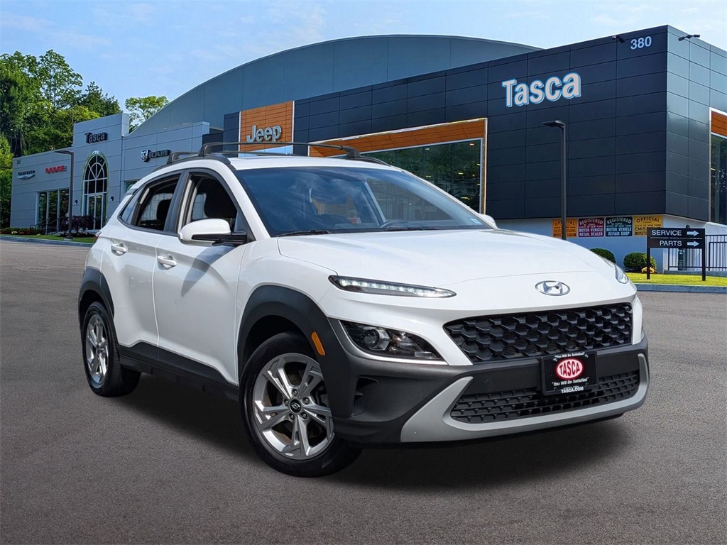 Used 2023 White Hyundai SEL image 1