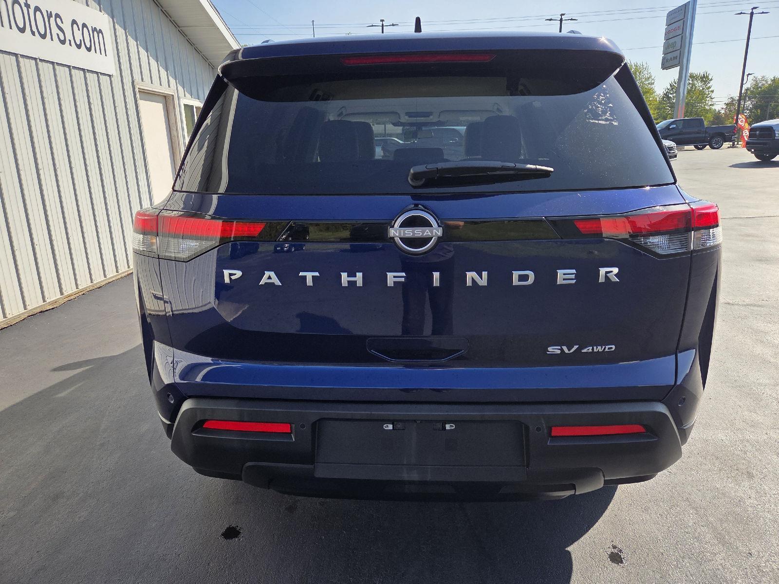 2023 Nissan Pathfinder SV photo 4