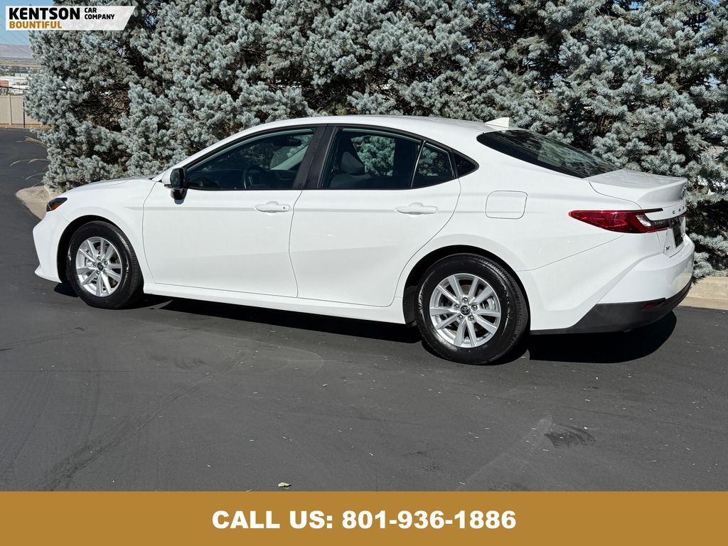 2025 Toyota Camry LE photo 5