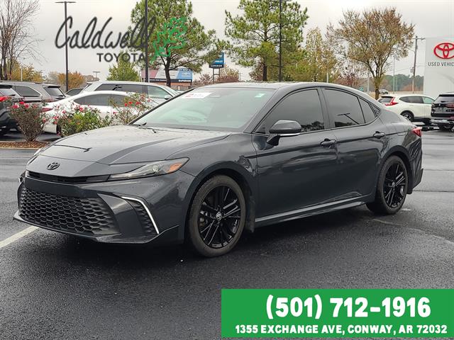 2025 Toyota Camry SE's photo