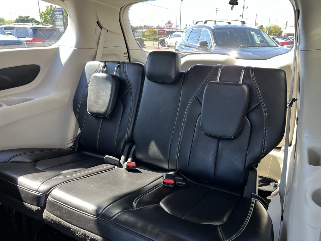 2023 Chrysler Pacifica Touring L photo 26