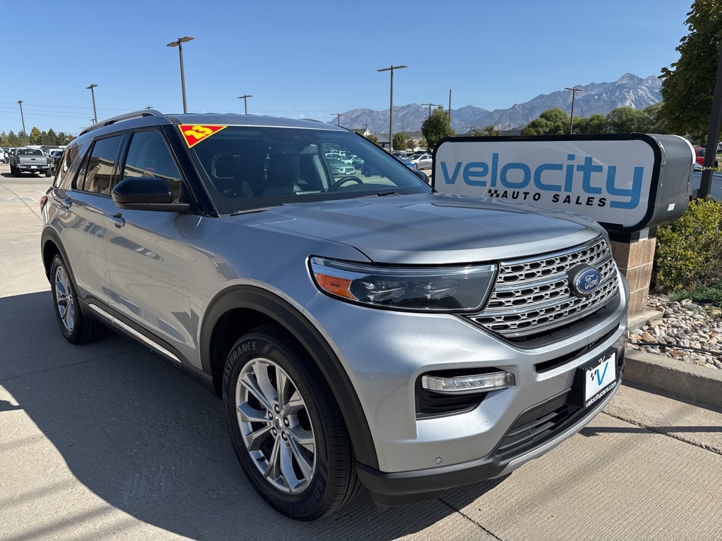 2023 Ford Explorer Limited's photo