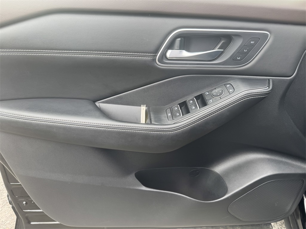 2021 Nissan Rogue Platinum photo 19