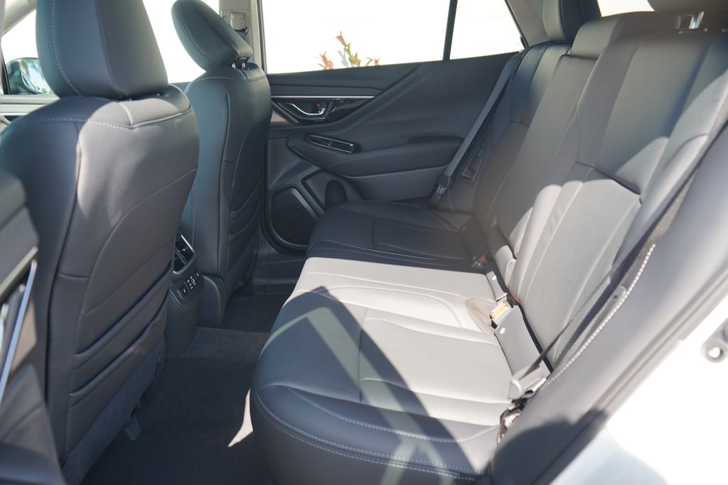 2025 Subaru Outback Touring XT photo 3