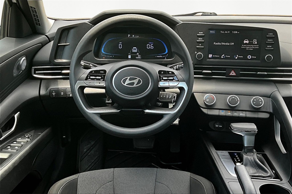 2024 Hyundai Elantra SE photo 5