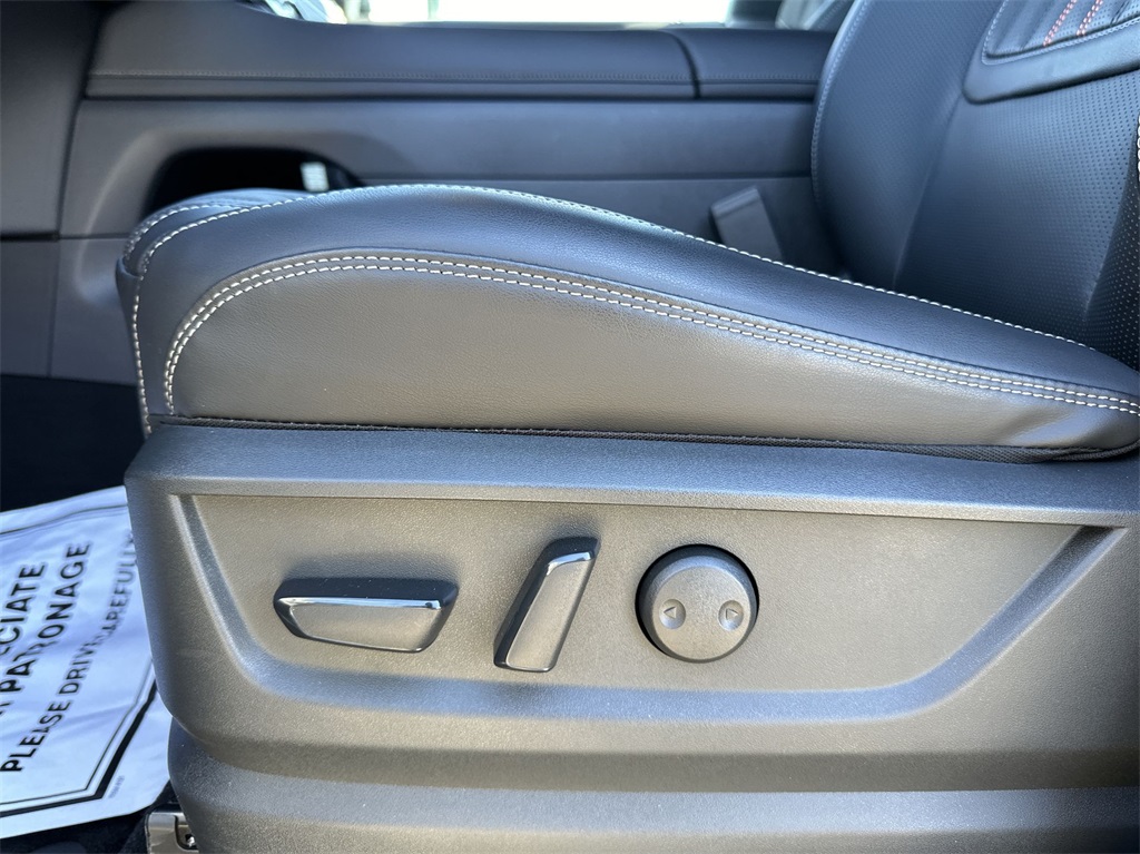 2025 Nissan Armada photo 5