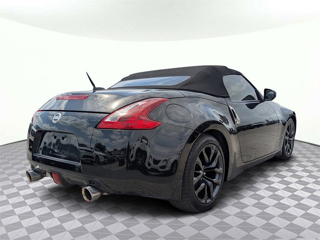 2018 Nissan 370Z Touring photo 4