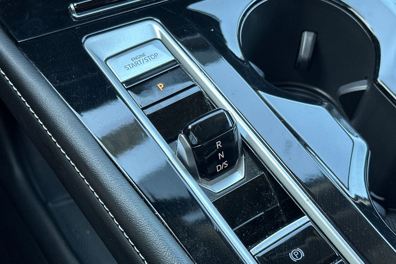 2024 Volkswagen Atlas SE Technology photo 21
