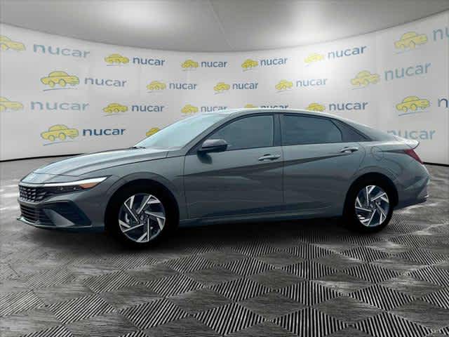 2025 Hyundai Elantra SEL Sport photo 4