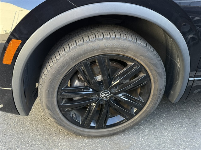 2022 Volkswagen Tiguan SE R-Line Black photo 3