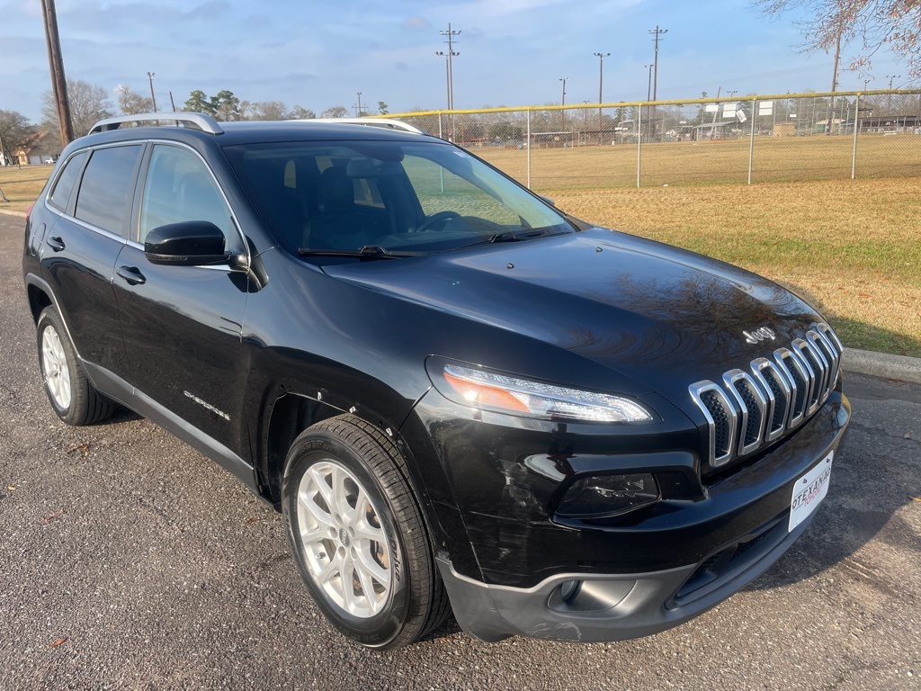 Used 2018 Jeep Cherokee Latitude Plus with VIN 1C4PJLLB5JD511675 for sale in Orange, TX