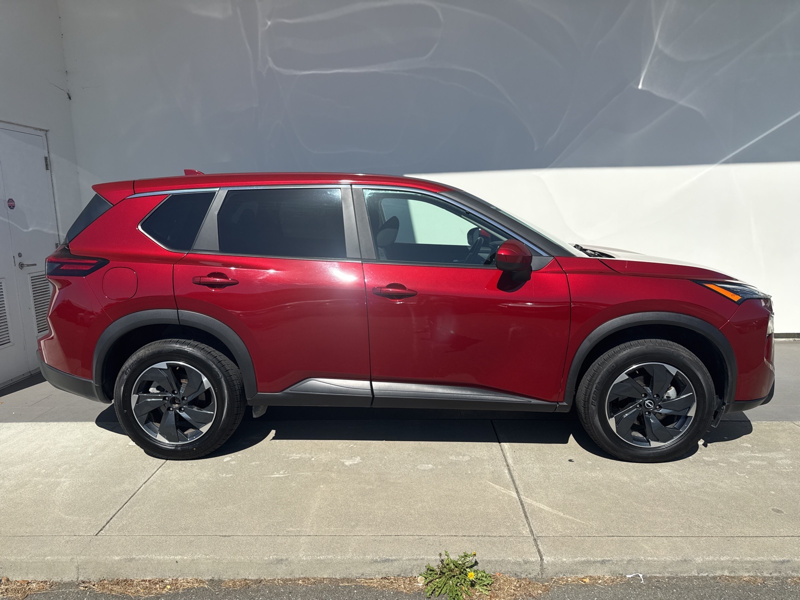 2024 Nissan Rogue SV photo 3
