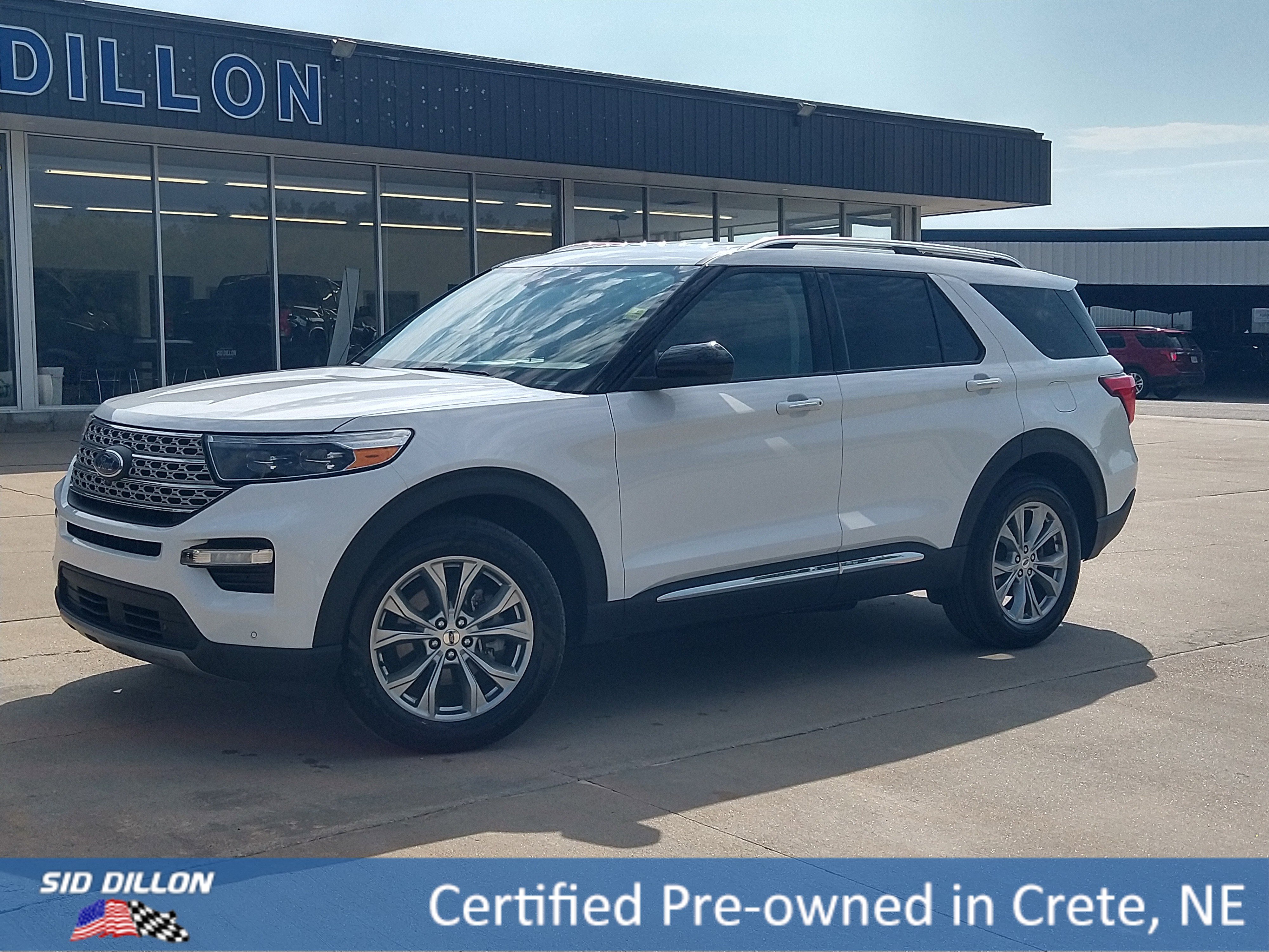 2023 Ford Explorer Limited's photo