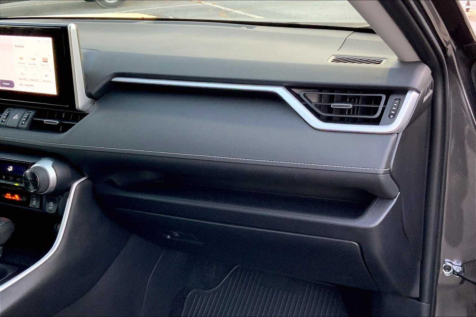 2024 Toyota RAV4 XLE Premium photo 14